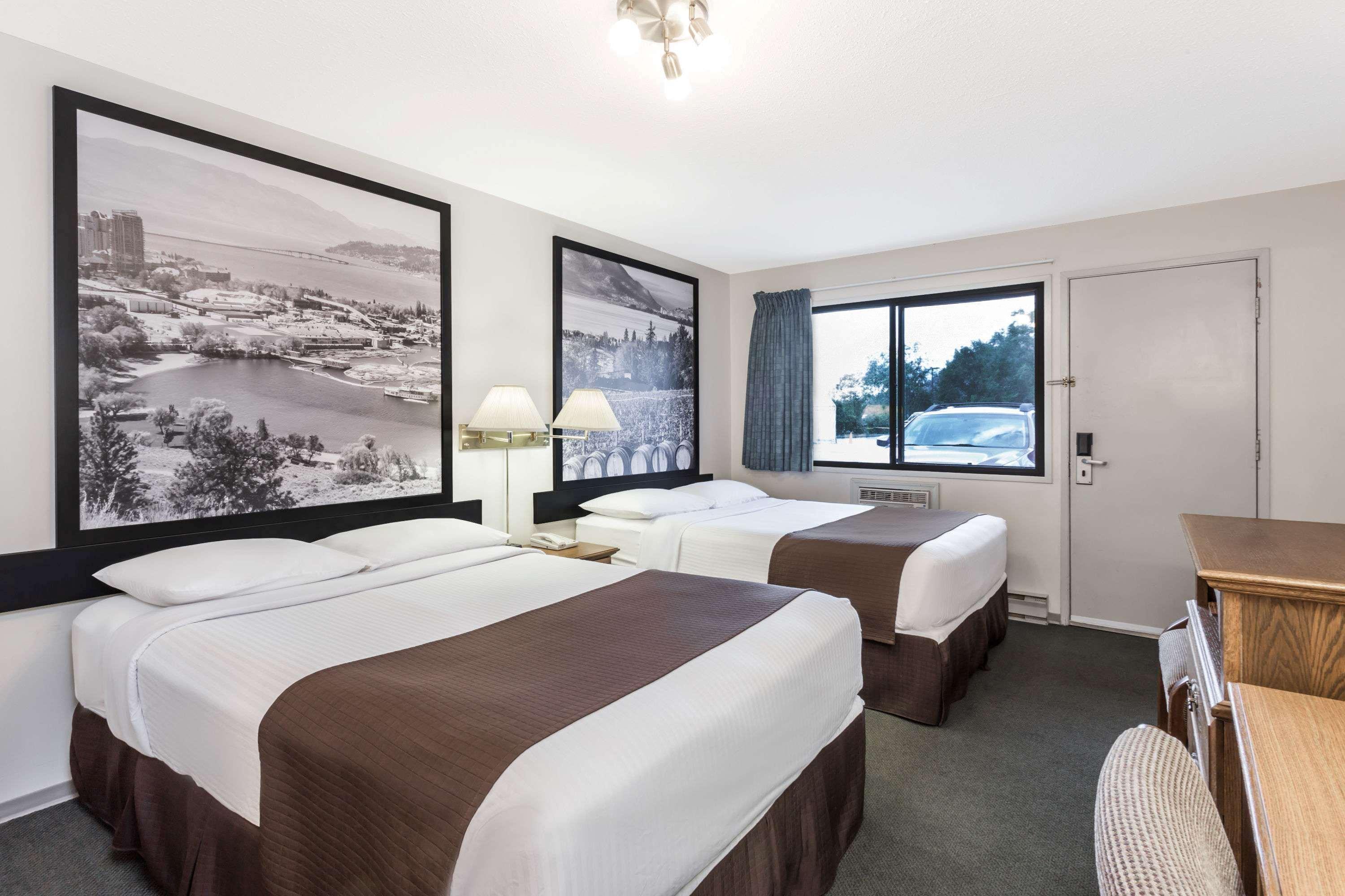 Super 8 By Wyndham Kelowna Bc Екстериор снимка