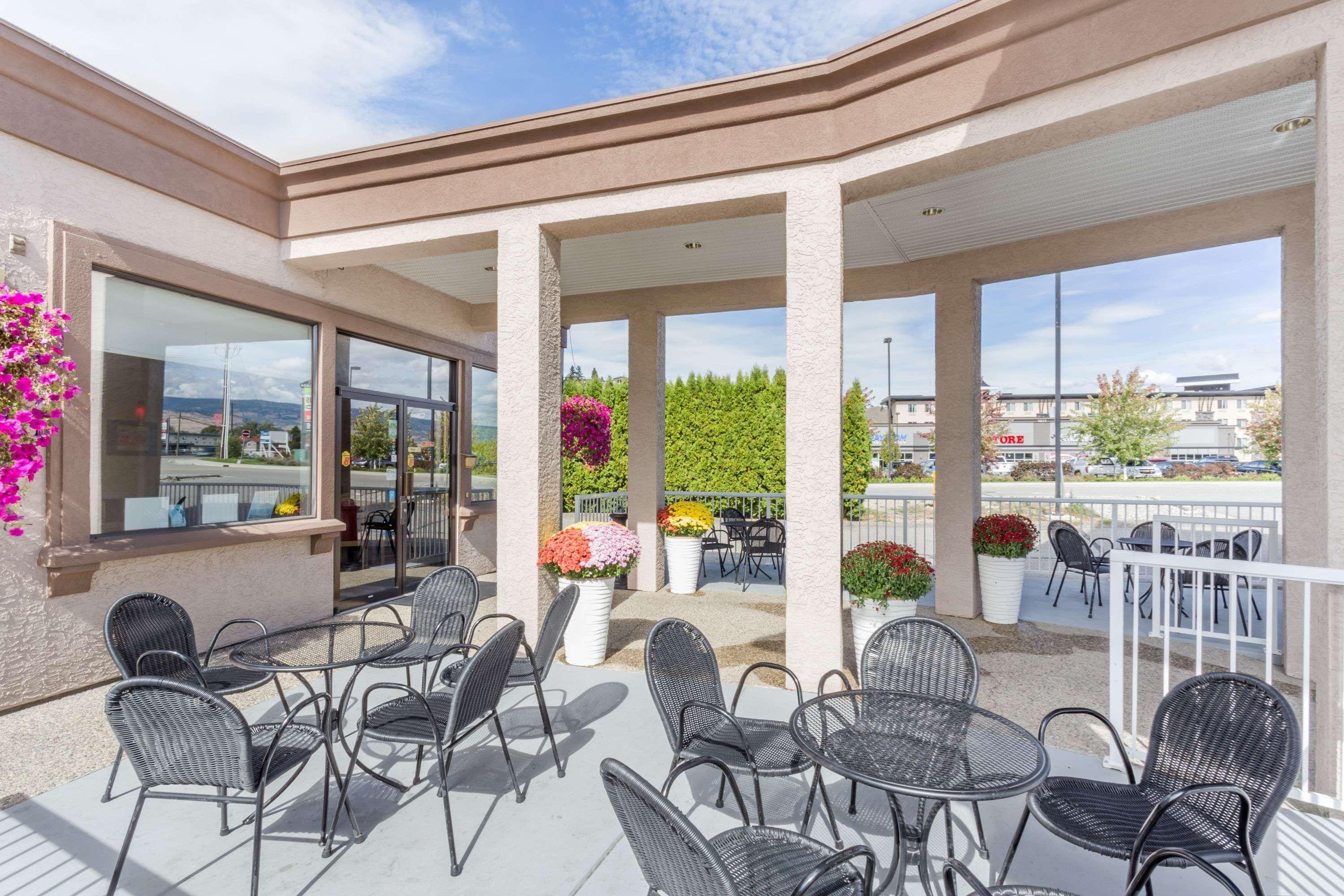 Super 8 By Wyndham Kelowna Bc Екстериор снимка