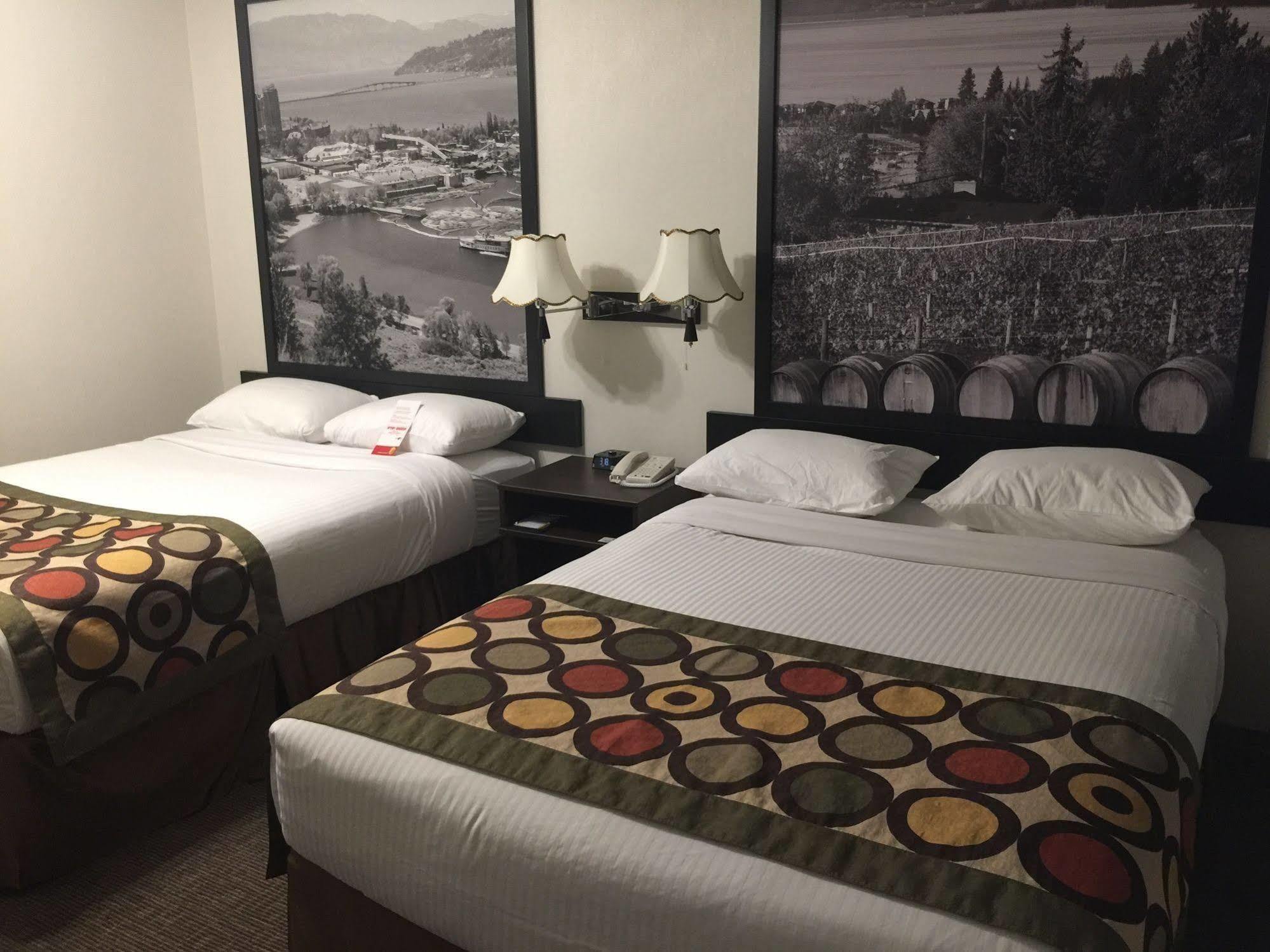 Super 8 By Wyndham Kelowna Bc Екстериор снимка